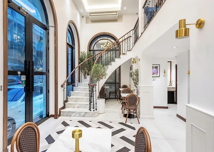 Cherie Boutique 4*