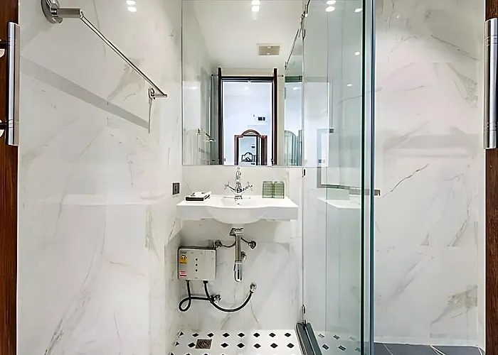 Cherie Boutique Hotel 4*